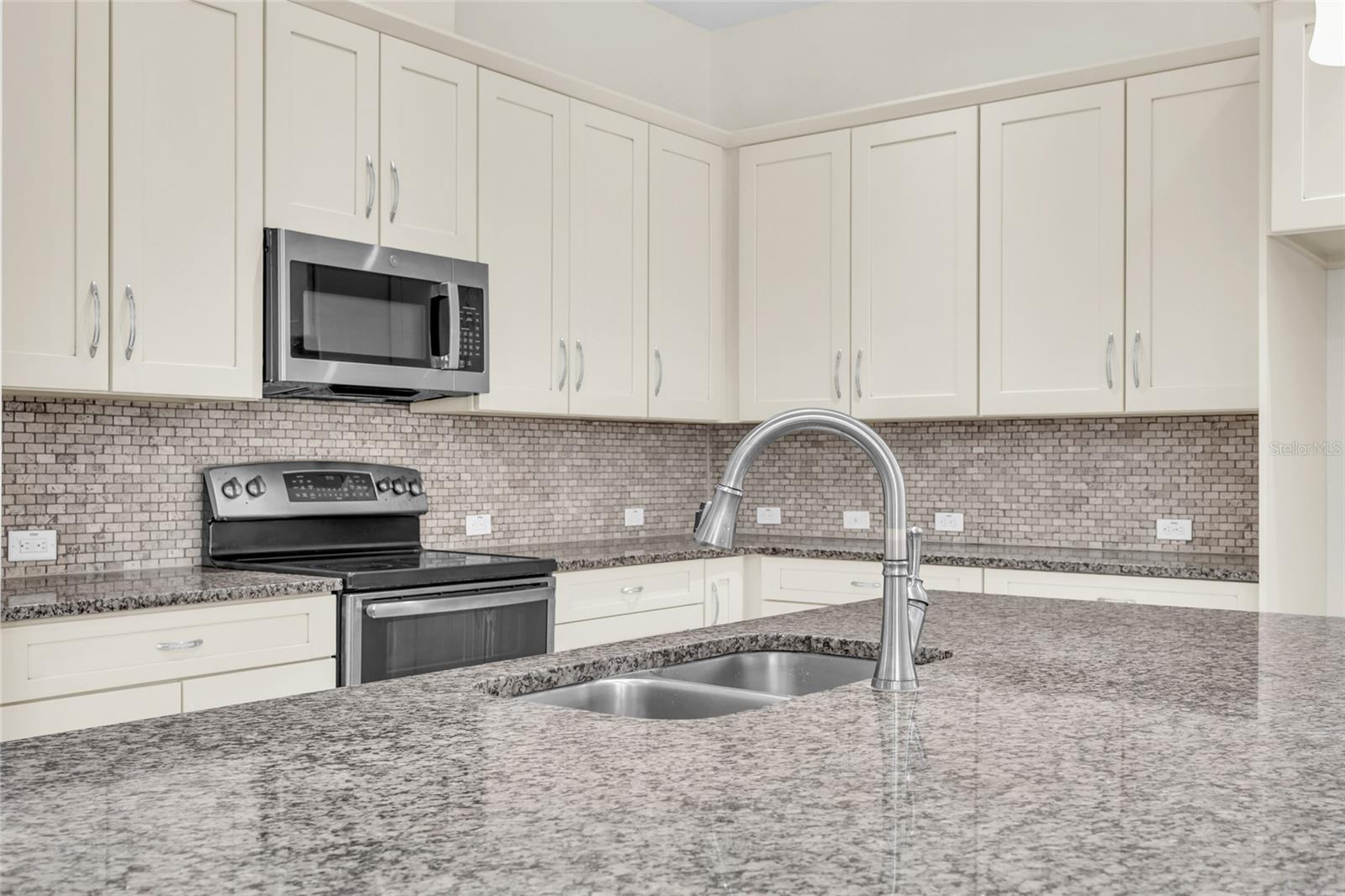 Image 34 of 81 For 8636 Tavistock Lakes Boulevard