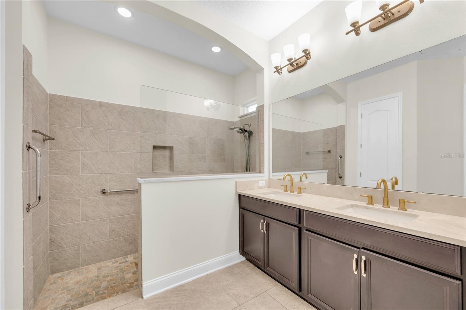 Image 39 of 81 For 8636 Tavistock Lakes Boulevard