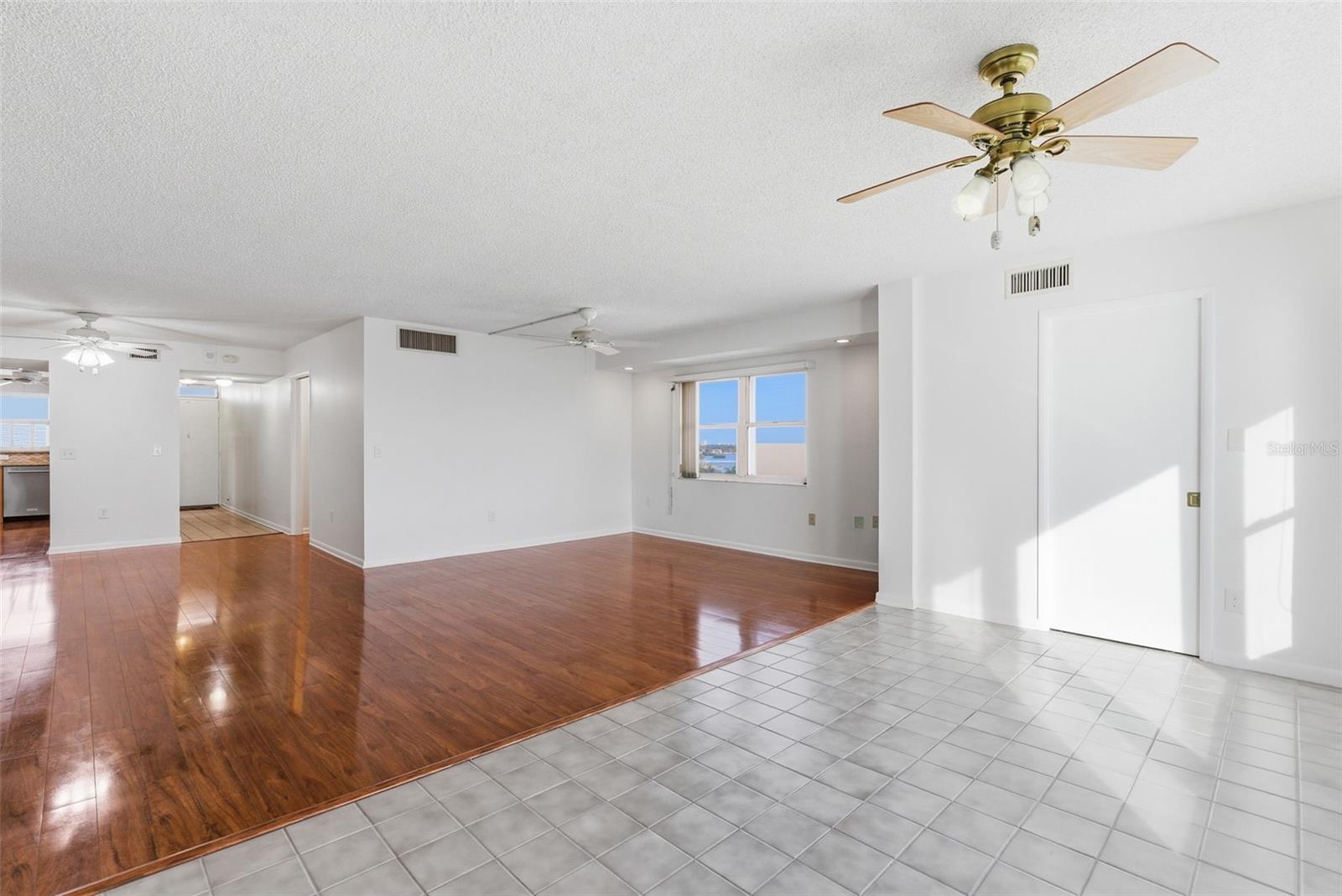 Image 13 of 71 For 5980 Shore Boulevard S 901