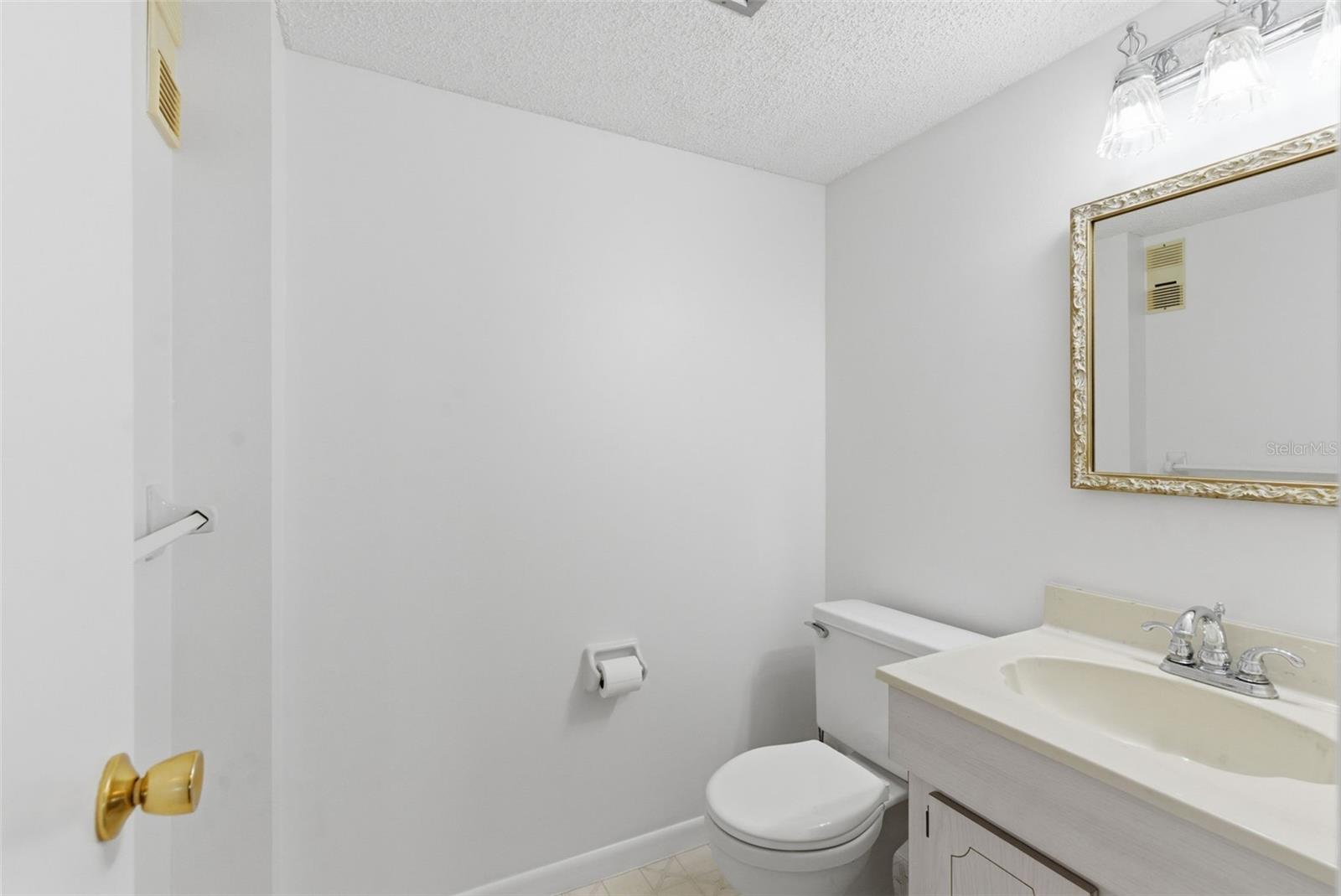 Image 23 of 71 For 5980 Shore Boulevard S 901