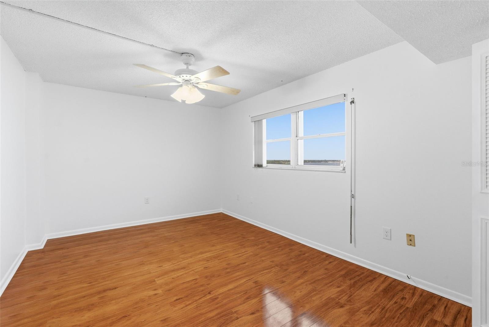 Image 24 of 71 For 5980 Shore Boulevard S 901