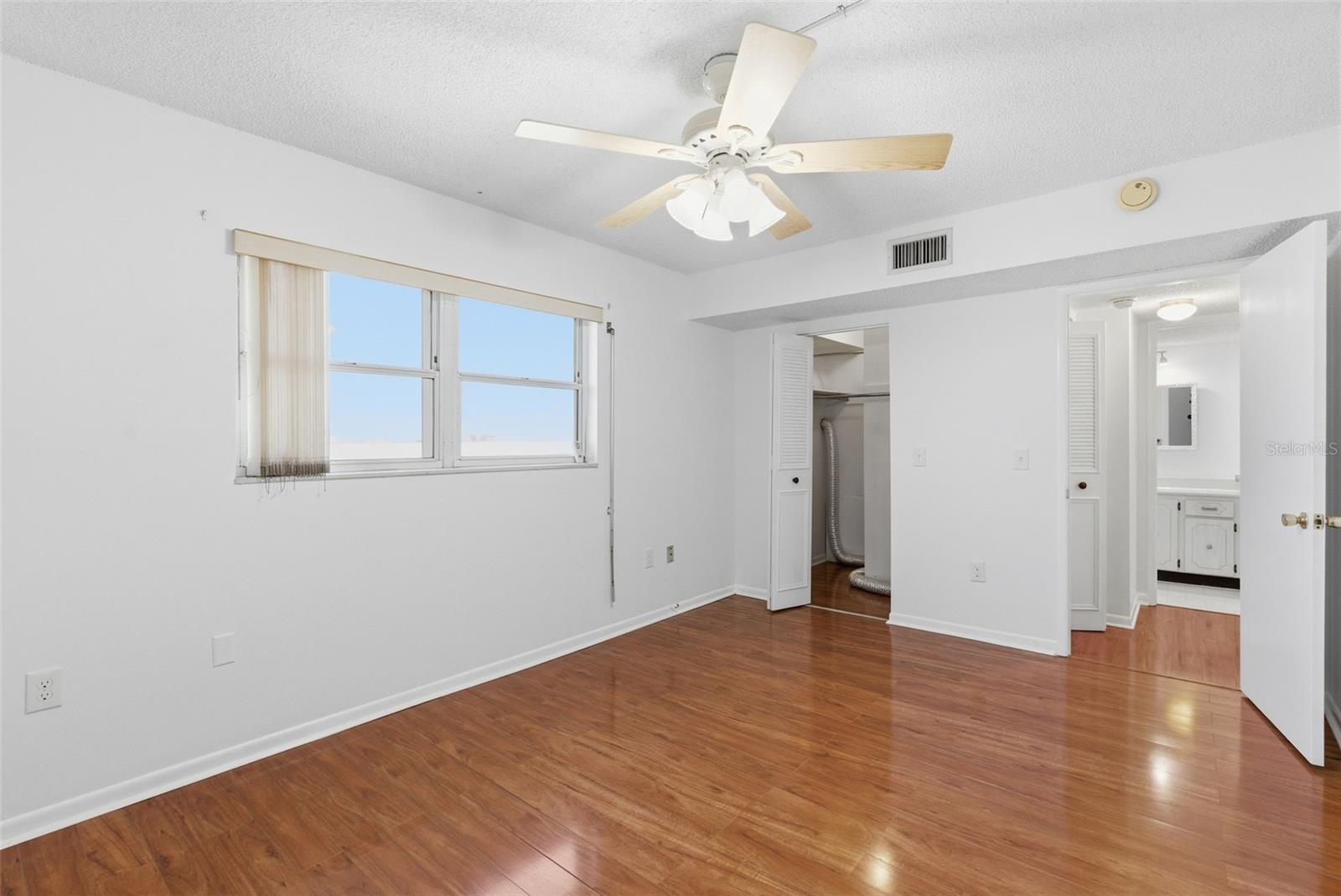 Image 25 of 71 For 5980 Shore Boulevard S 901