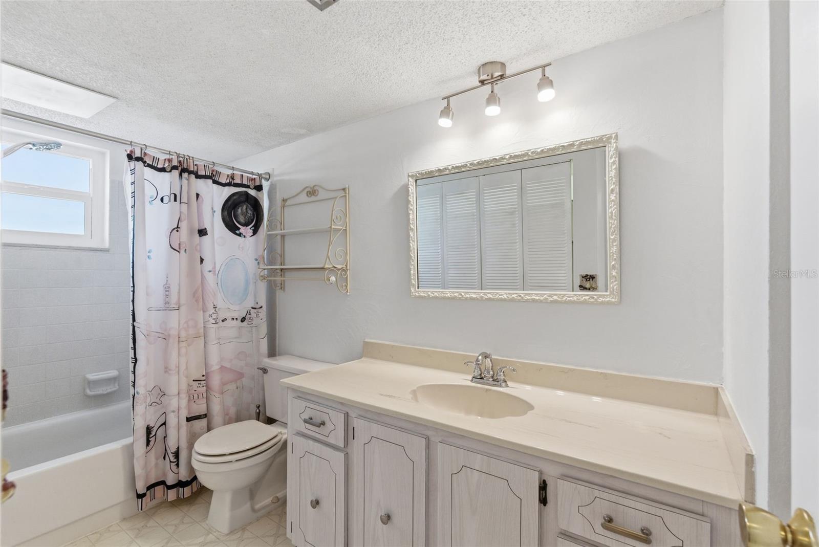 Image 26 of 71 For 5980 Shore Boulevard S 901