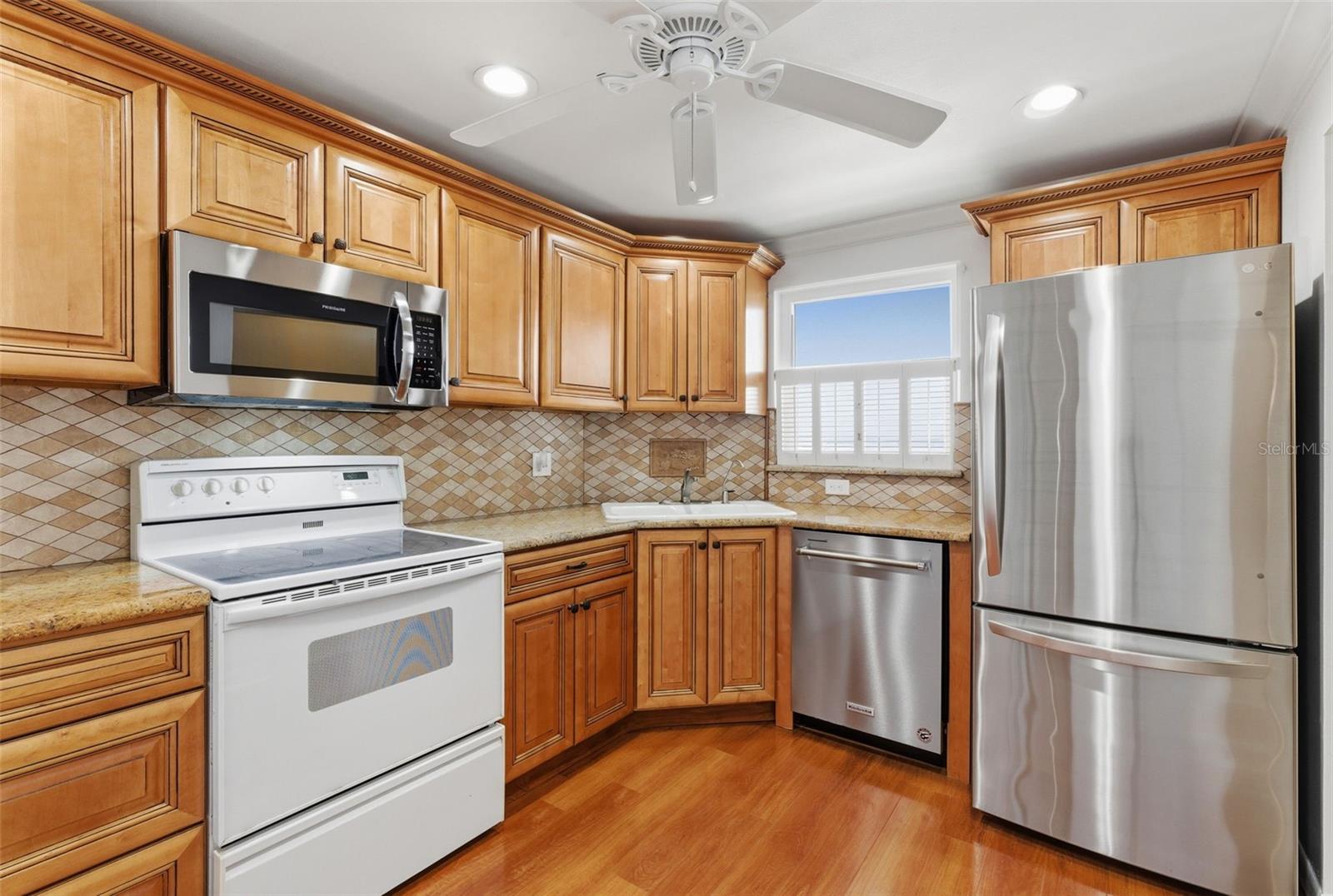 Image 5 of 71 For 5980 Shore Boulevard S 901