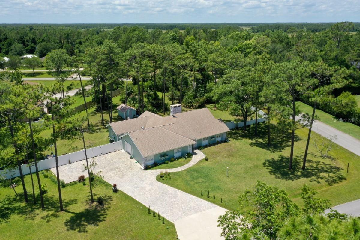Image 2 of 43 For 213 Riverbend Road