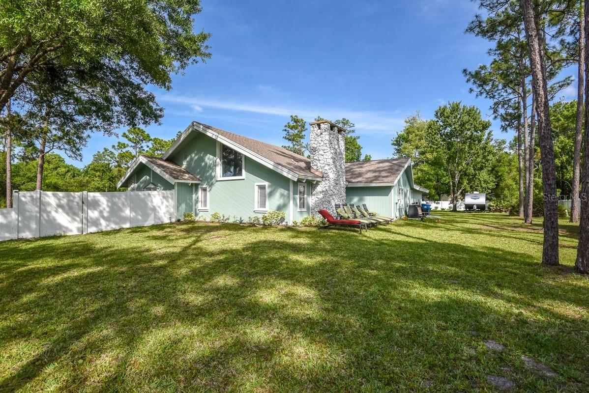 Image 3 of 43 For 213 Riverbend Road