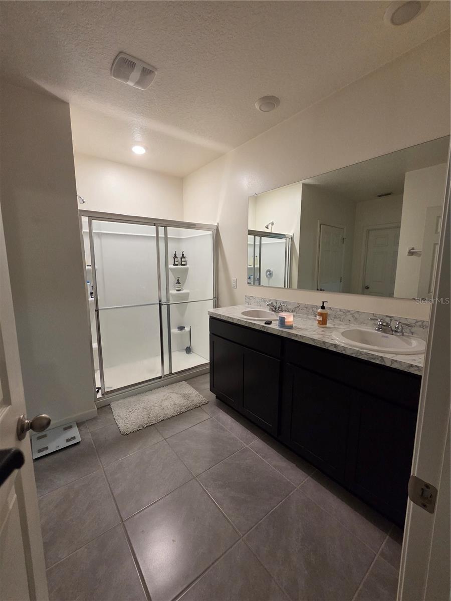 Image 11 of 21 For 466 Haleybury Street Sw