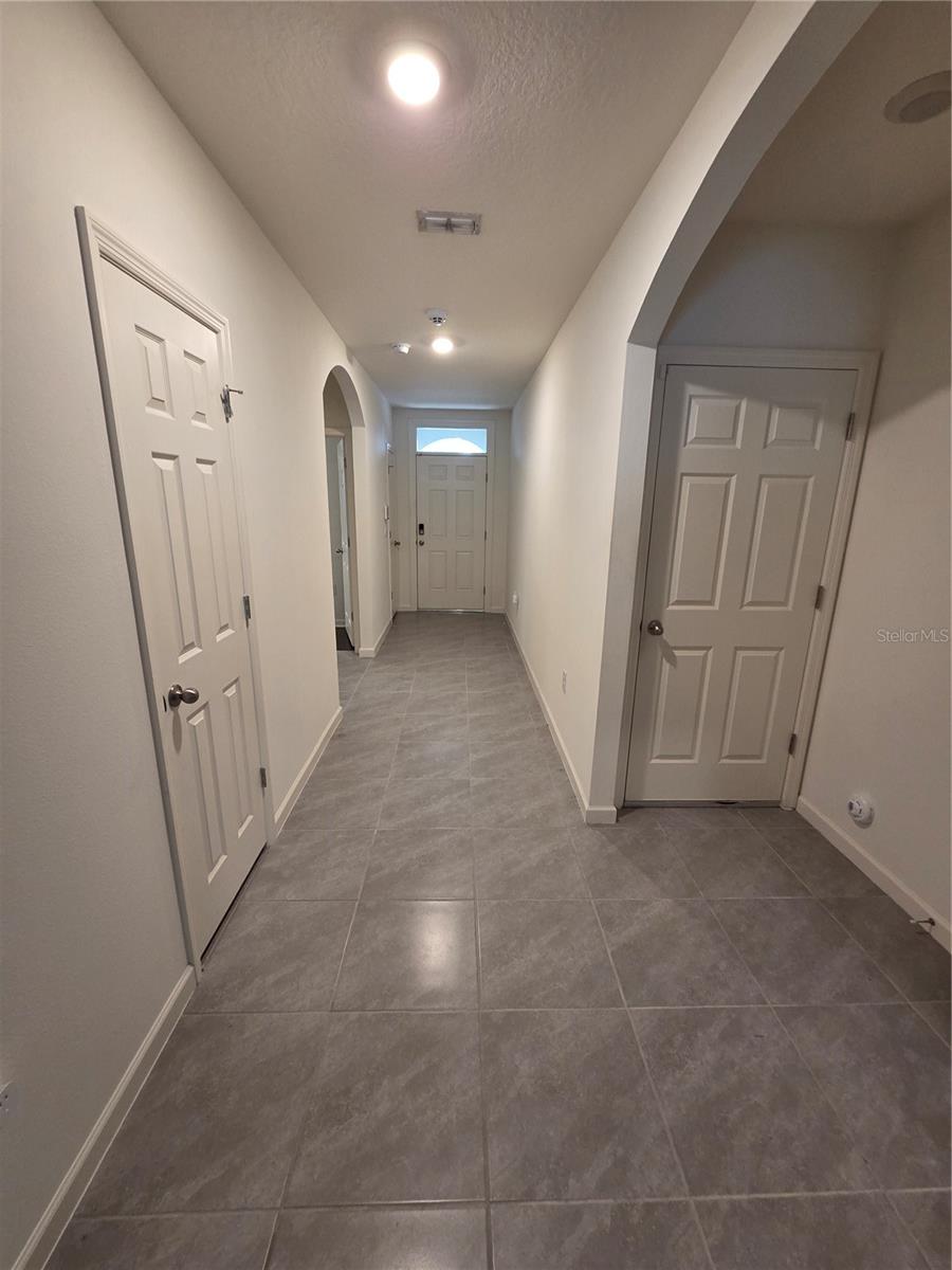 Image 4 of 21 For 466 Haleybury Street Sw
