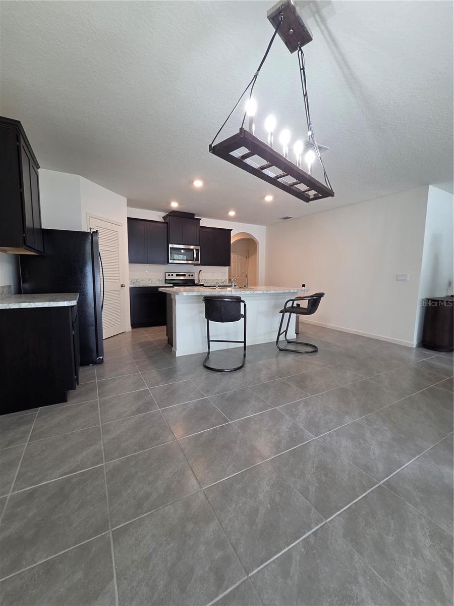 Image 5 of 21 For 466 Haleybury Street Sw