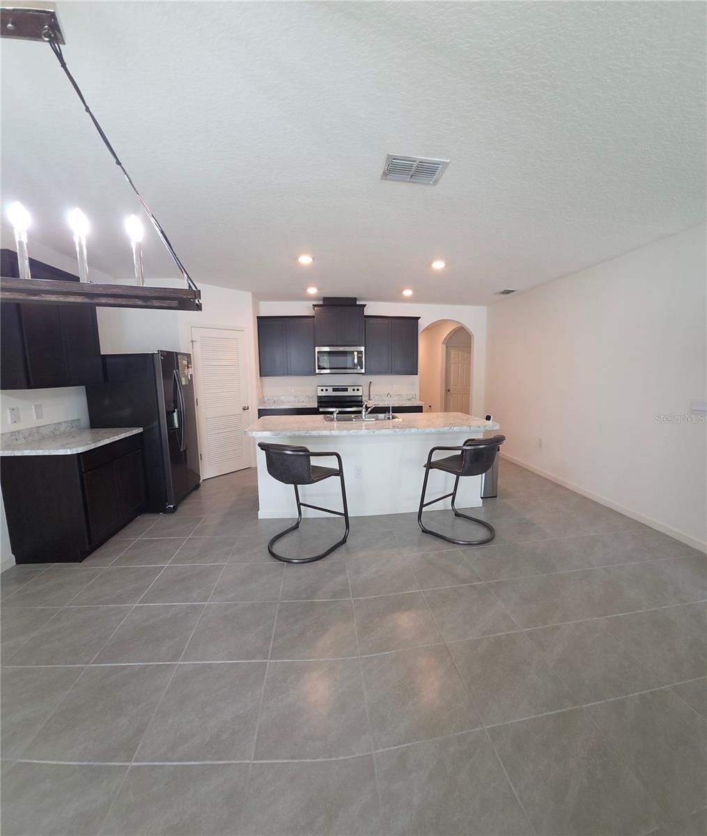 Image 6 of 21 For 466 Haleybury Street Sw