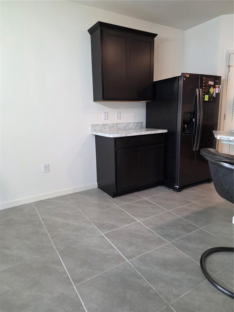 Image 7 of 21 For 466 Haleybury Street Sw