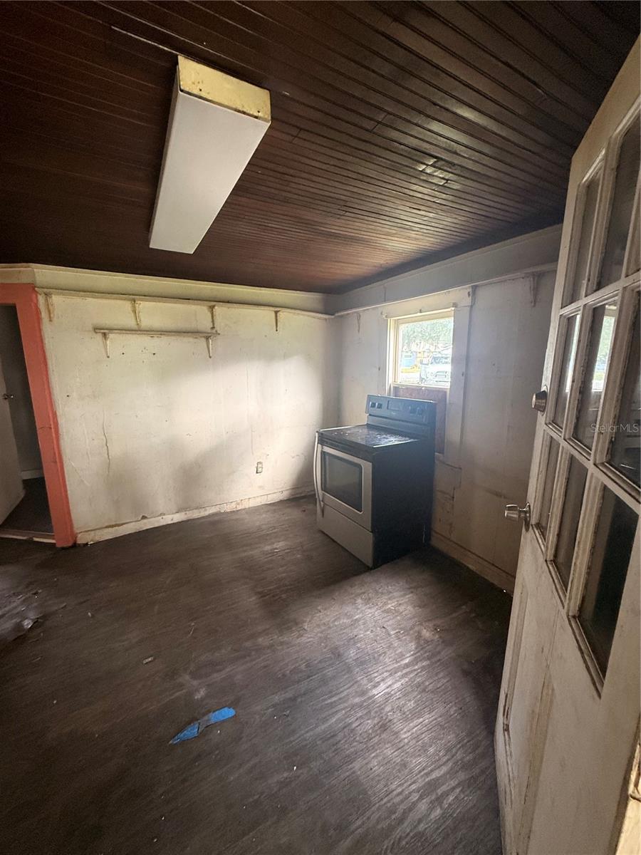 Image 6 of 11 For 2216 Azalea Court