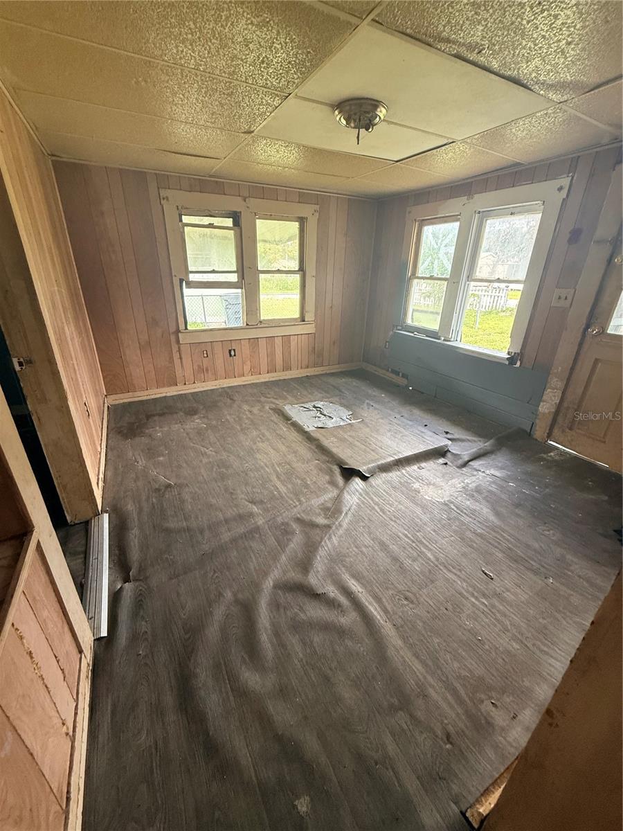 Image 8 of 11 For 2216 Azalea Court