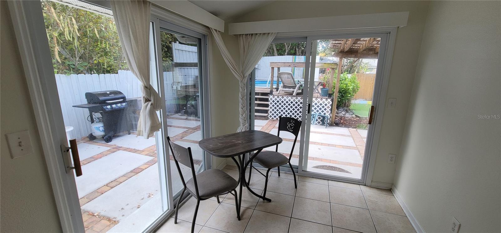 Image 4 of 71 For 2912 Hawthorne Street