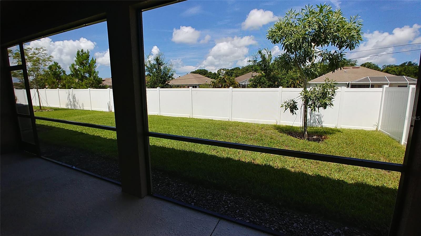 Image 17 of 19 For 7013 Island Queen Court