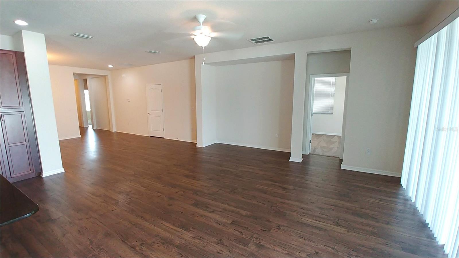 Image 4 of 19 For 7013 Island Queen Court