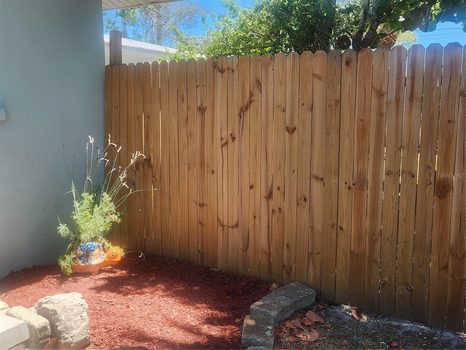 Image 11 of 21 For 316 Alba Street E
