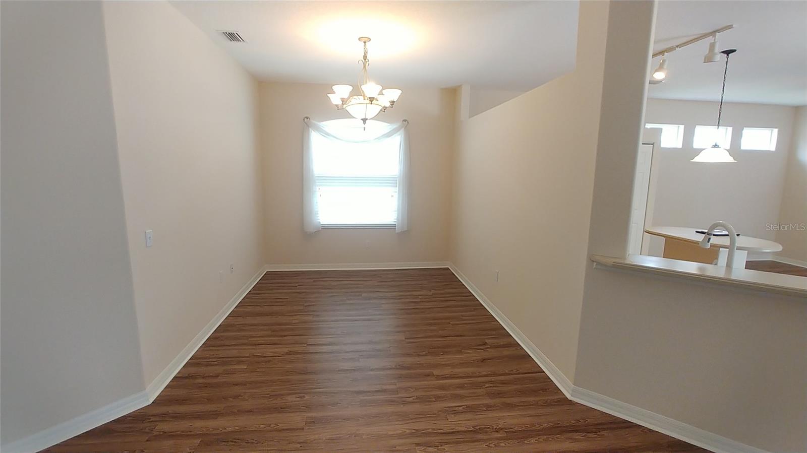 Image 4 of 25 For 7156 Spikerush Court