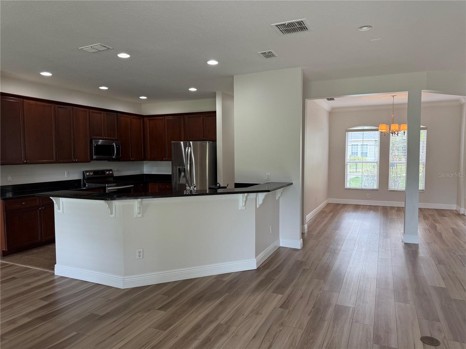 Image 12 of 49 For 345 Beacon Pointe Drive
