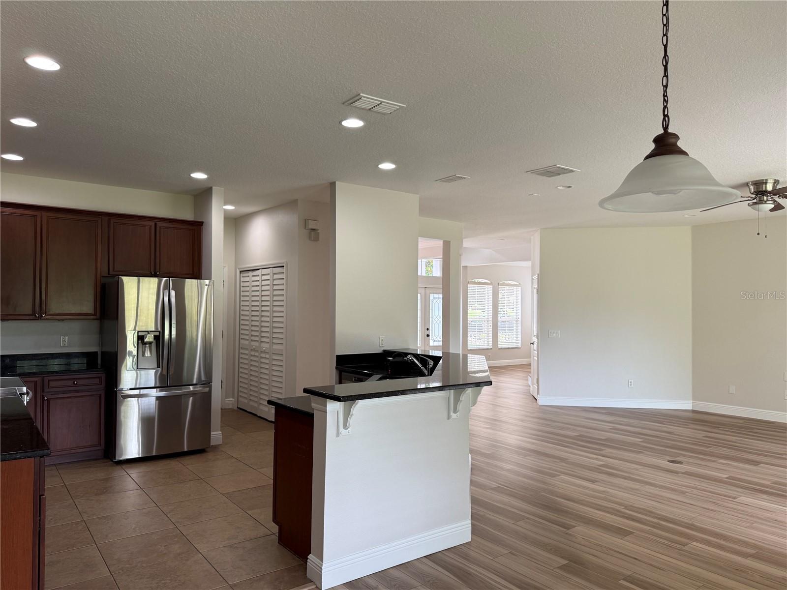 Image 16 of 49 For 345 Beacon Pointe Drive
