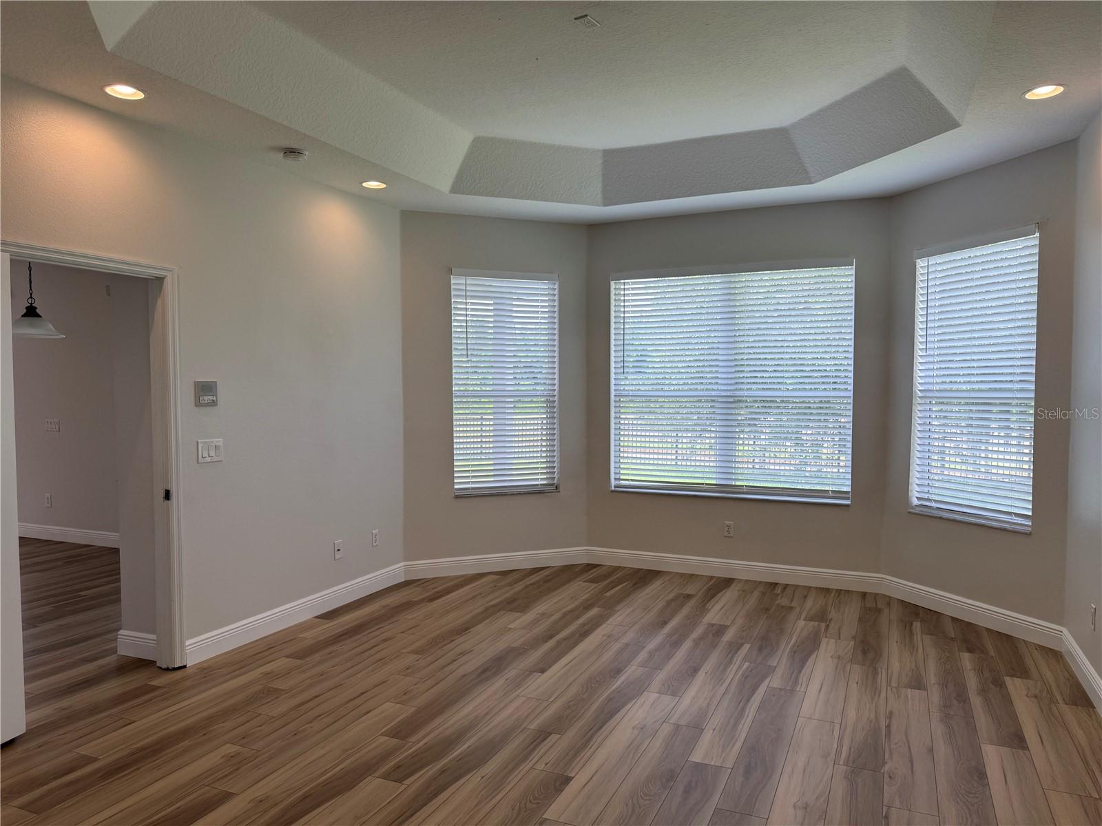 Image 18 of 49 For 345 Beacon Pointe Drive