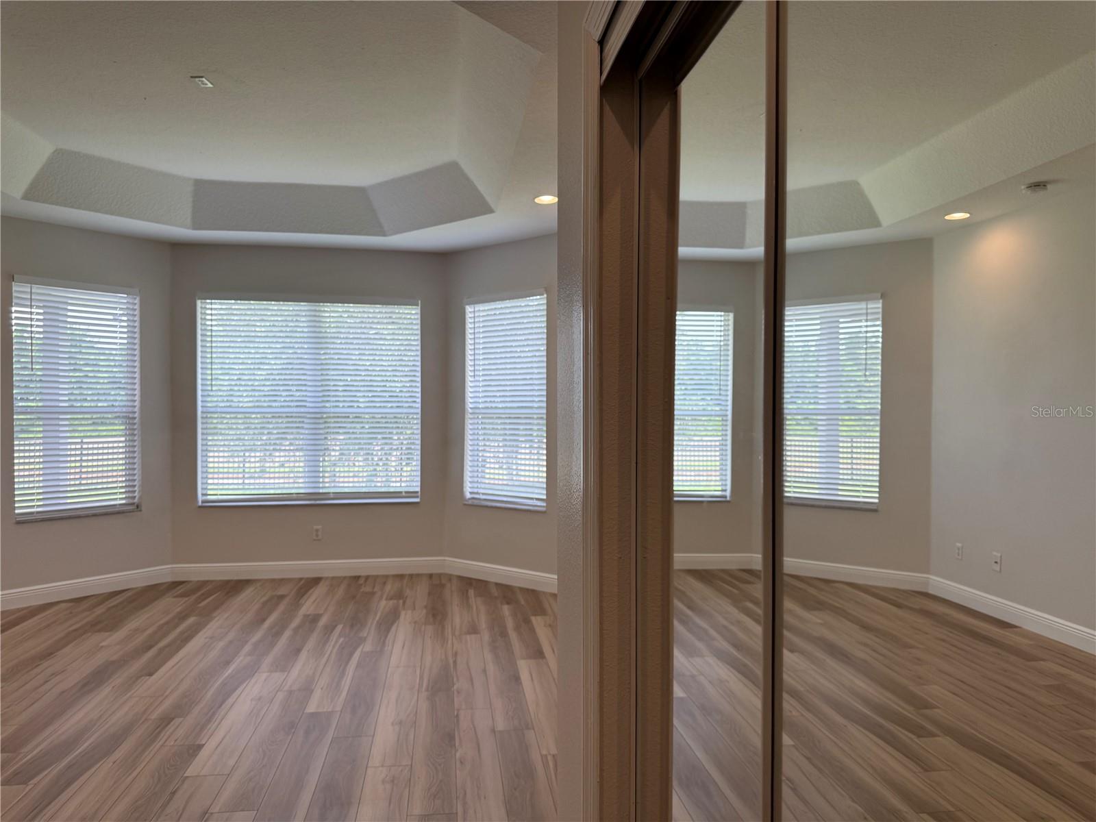 Image 19 of 49 For 345 Beacon Pointe Drive