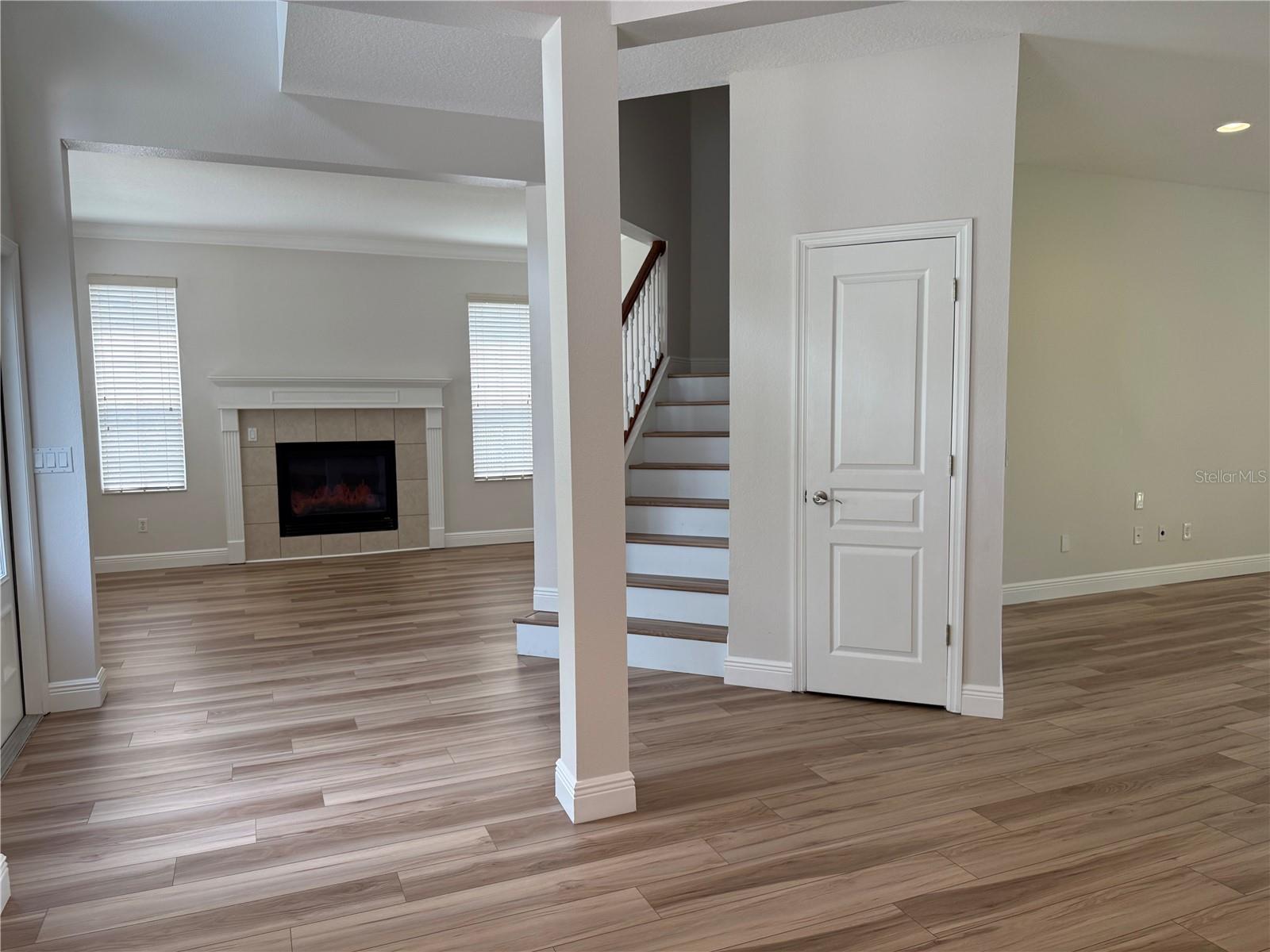 Image 5 of 49 For 345 Beacon Pointe Drive