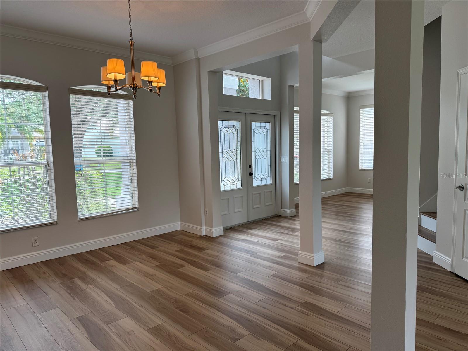 Image 8 of 49 For 345 Beacon Pointe Drive