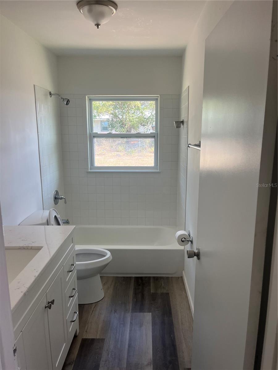 Image 16 of 19 For 209 E. Charles Street
