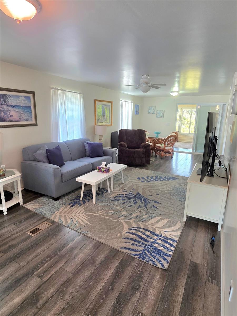 Image 6 of 25 For 12310 143rd Avenue
