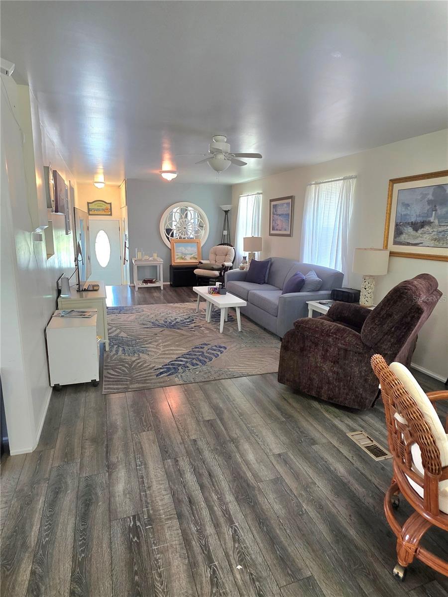 Image 7 of 25 For 12310 143rd Avenue