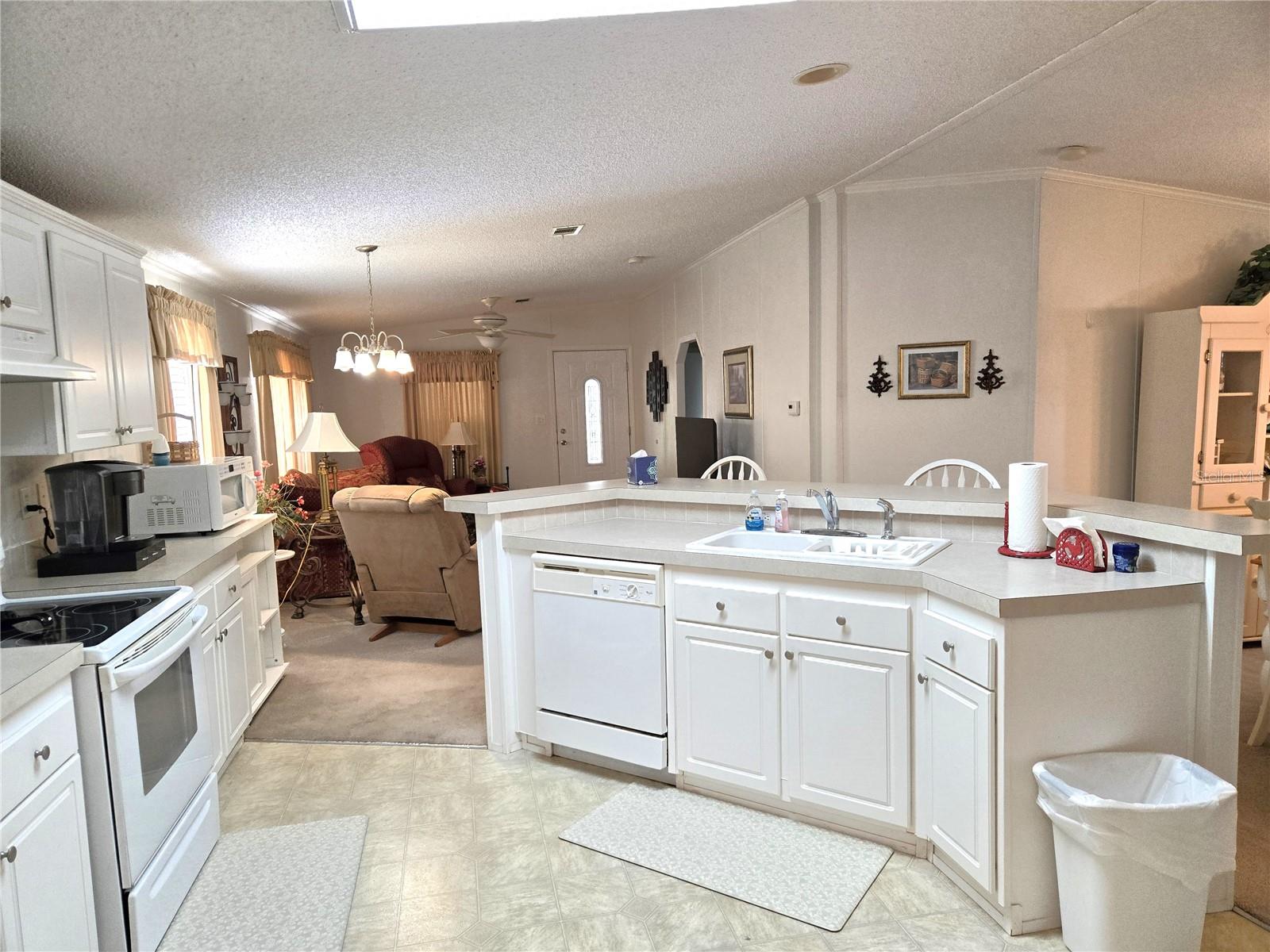 Image 19 of 46 For 2125 35th Lane