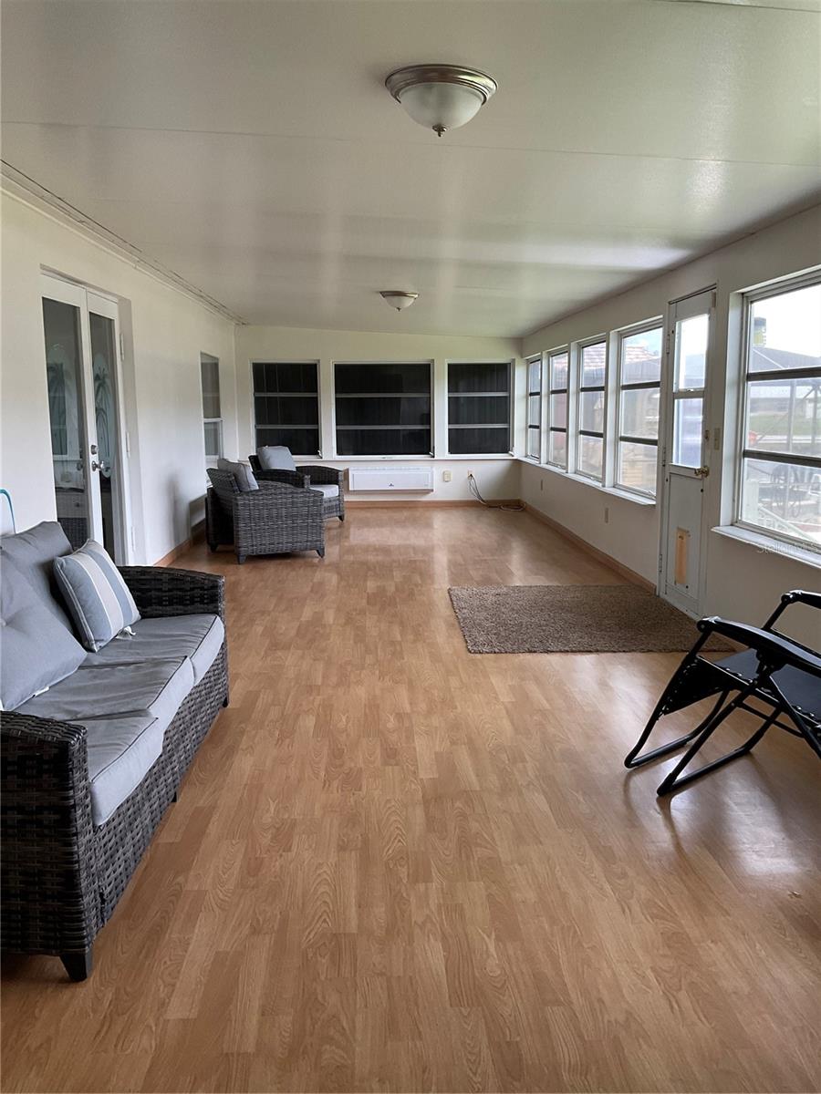 Image 21 of 61 For 2128 32nd Street
