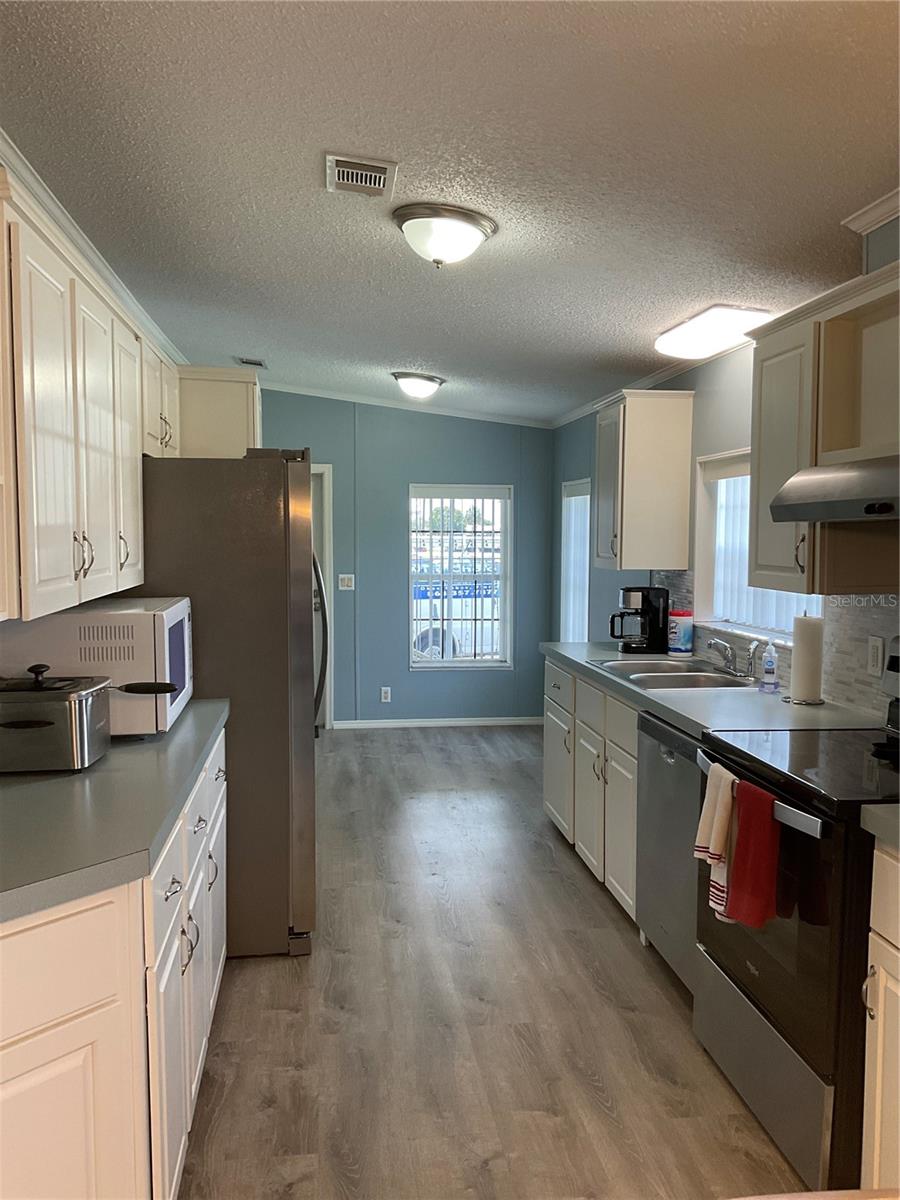 Image 47 of 61 For 2128 32nd Street