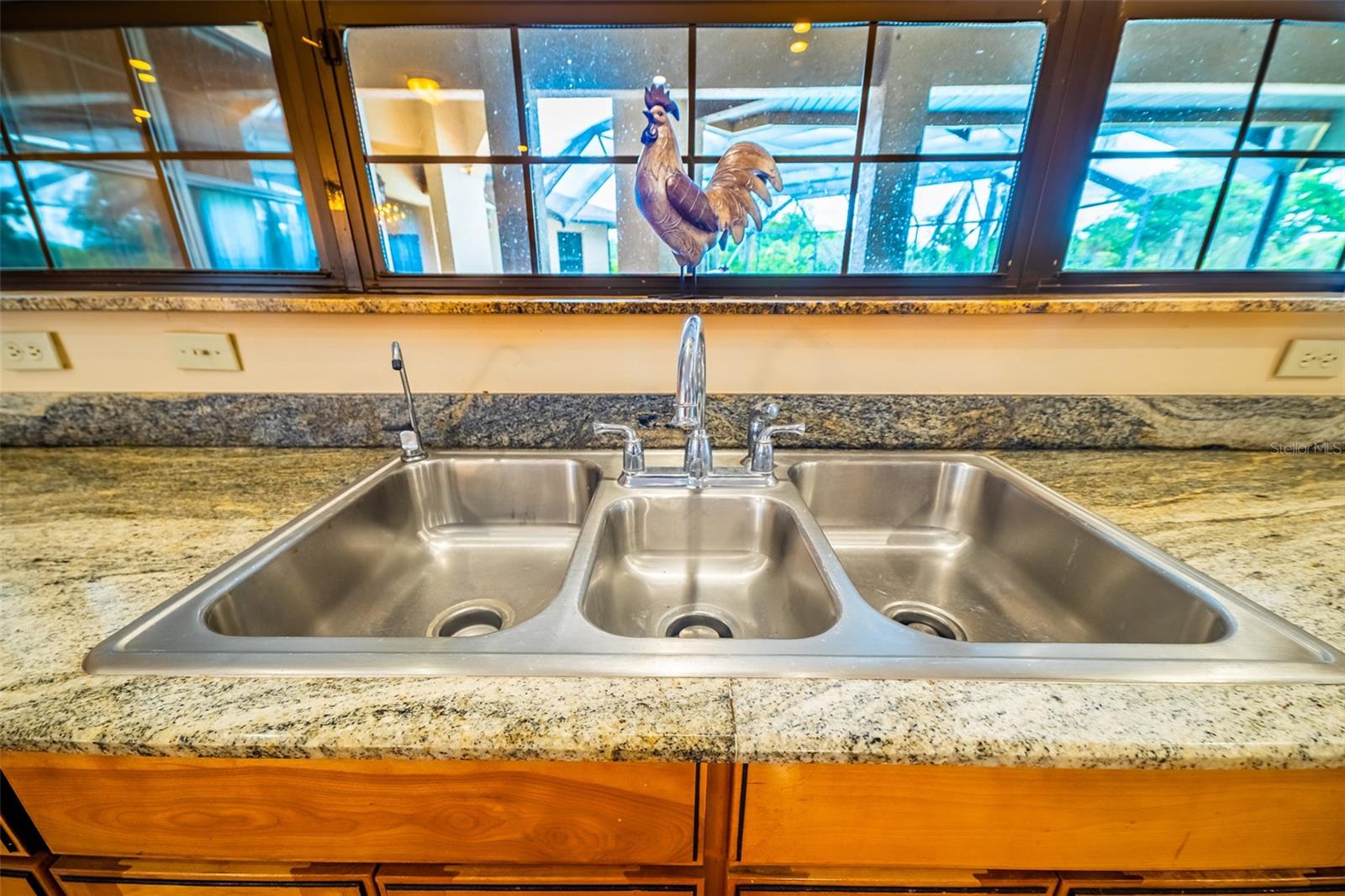 Image 19 of 41 For 2085 4th Street