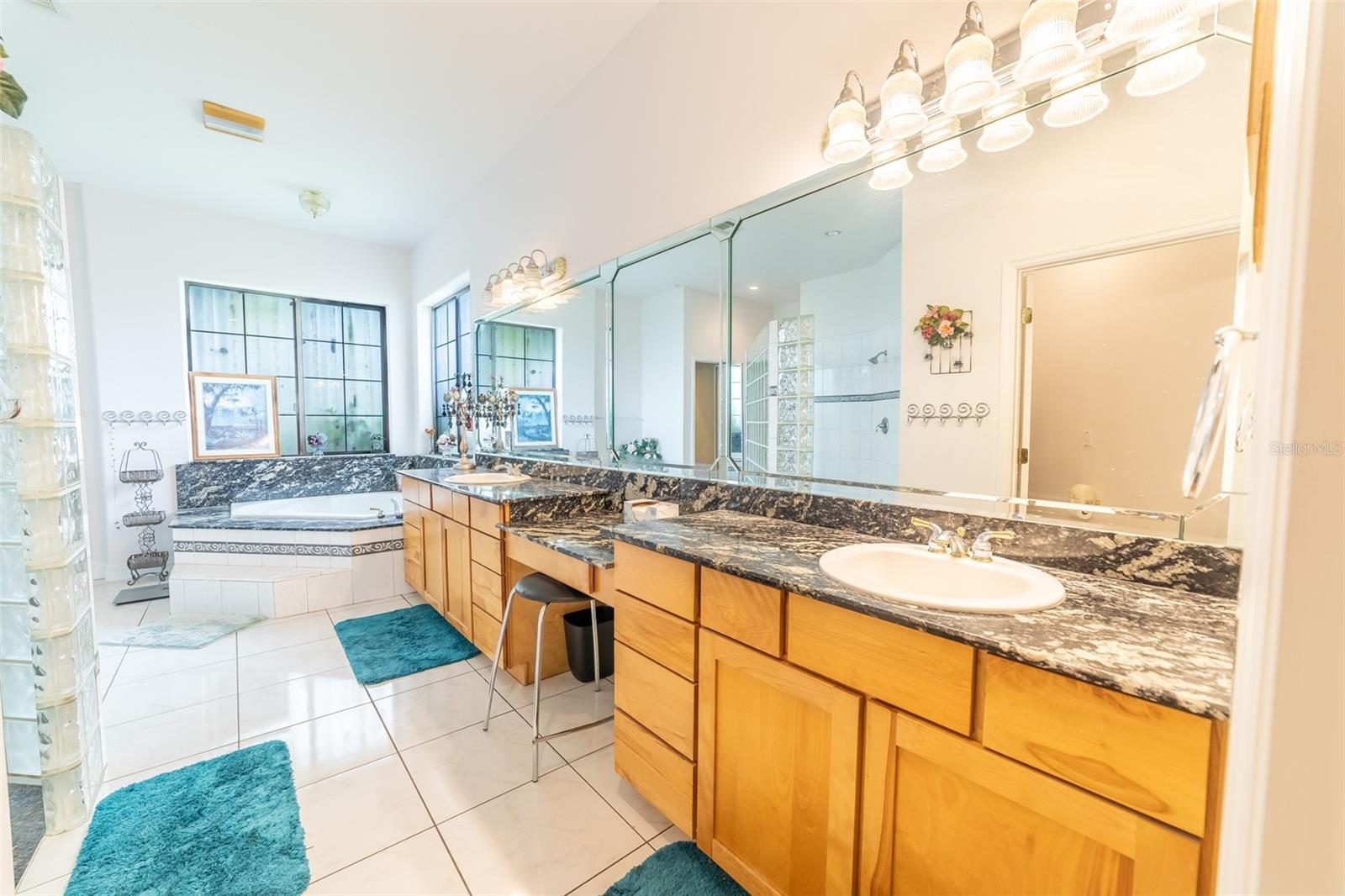 Image 36 of 41 For 2085 4th Street