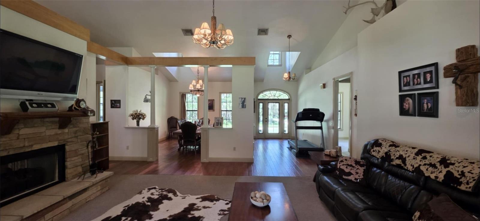 Image 5 of 31 For 8991 Springhaven Avenue