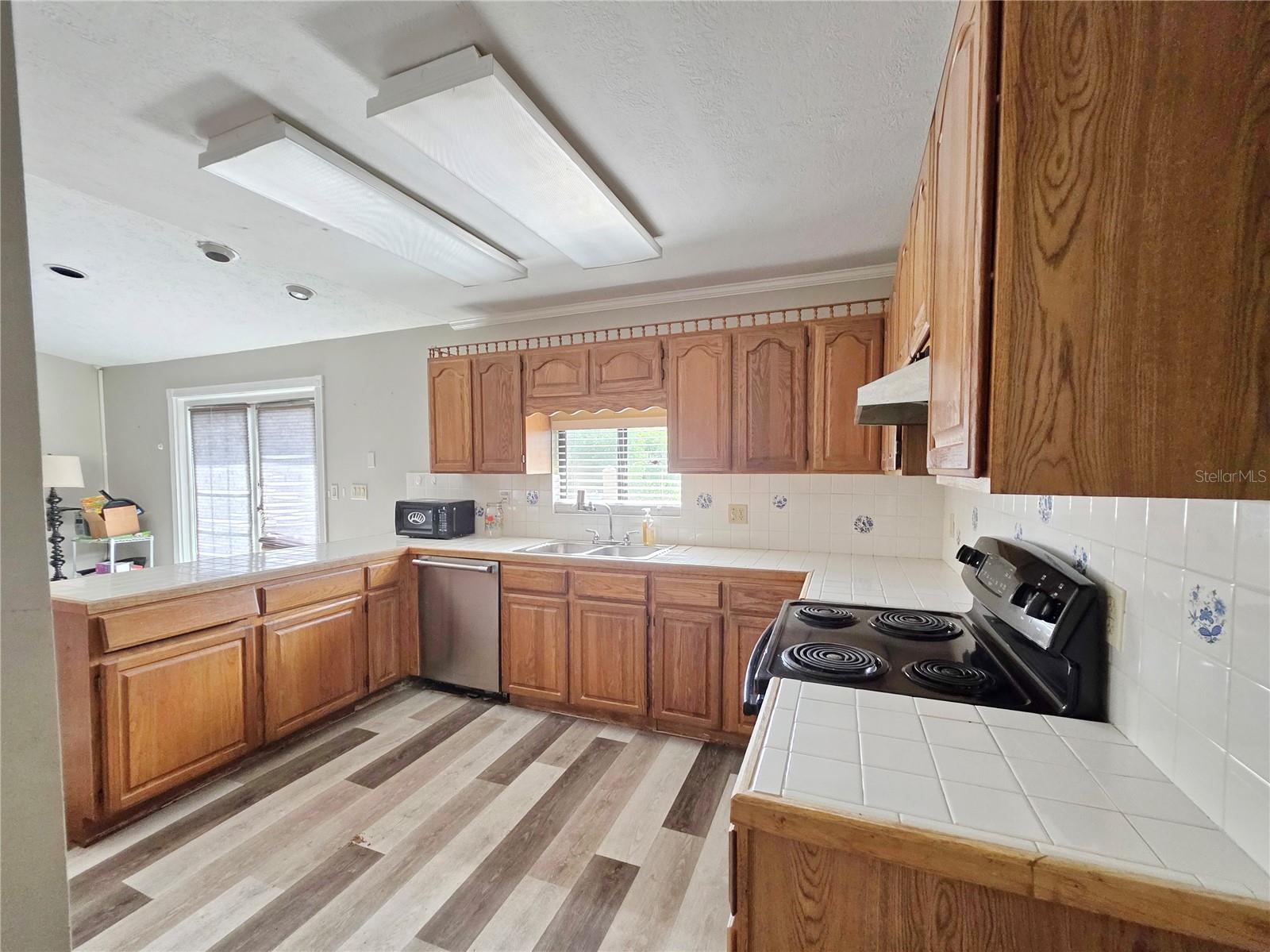 Image 3 of 23 For 2934 35th Avenue