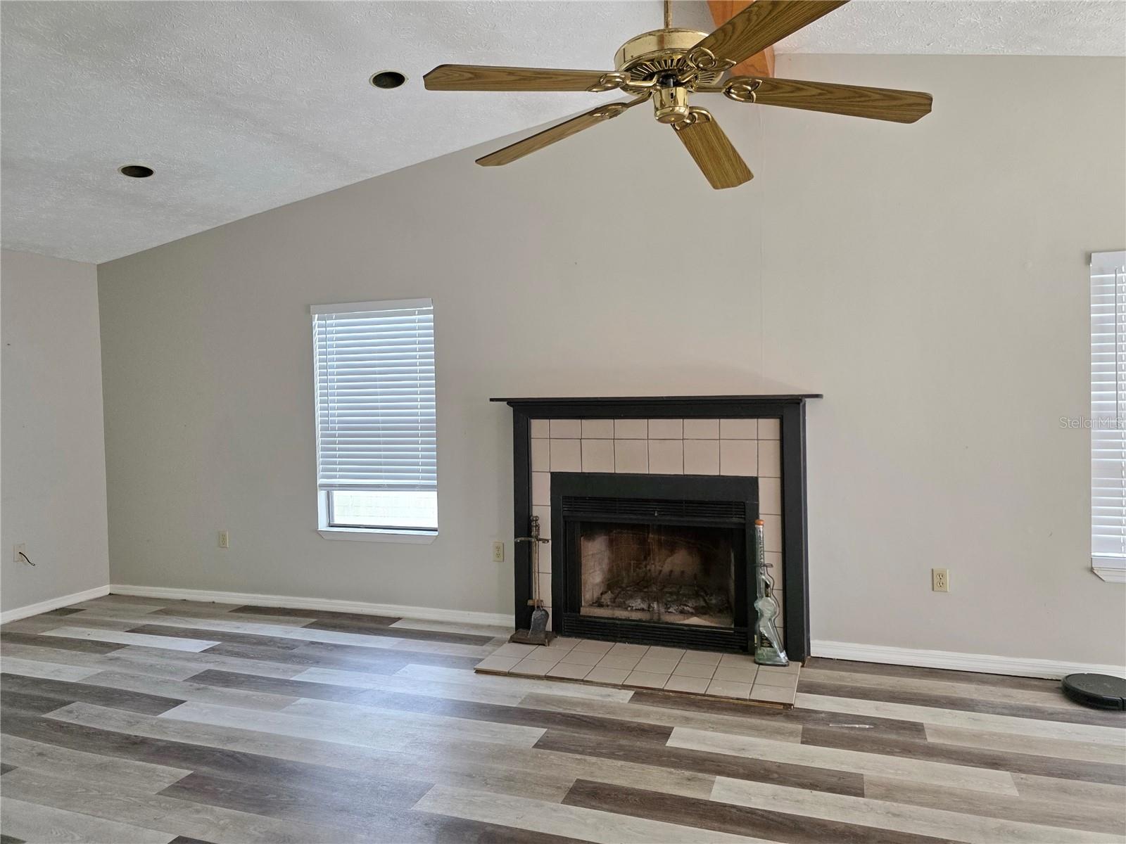 Image 7 of 23 For 2934 35th Avenue