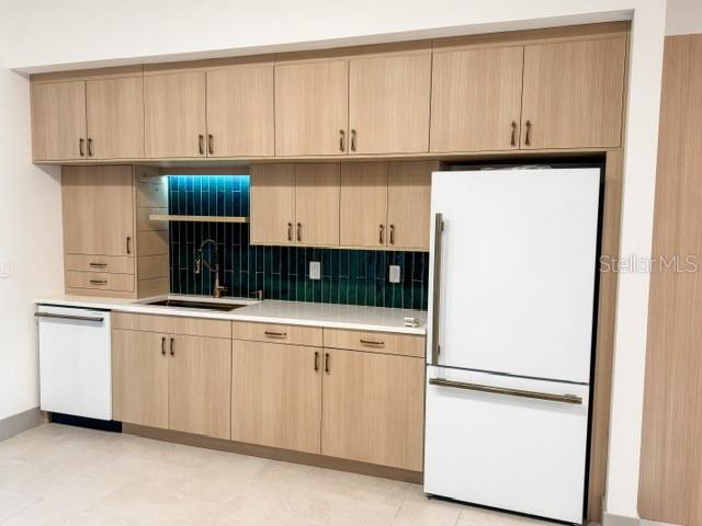 Image 5 of 18 For 805 3rd Avenue