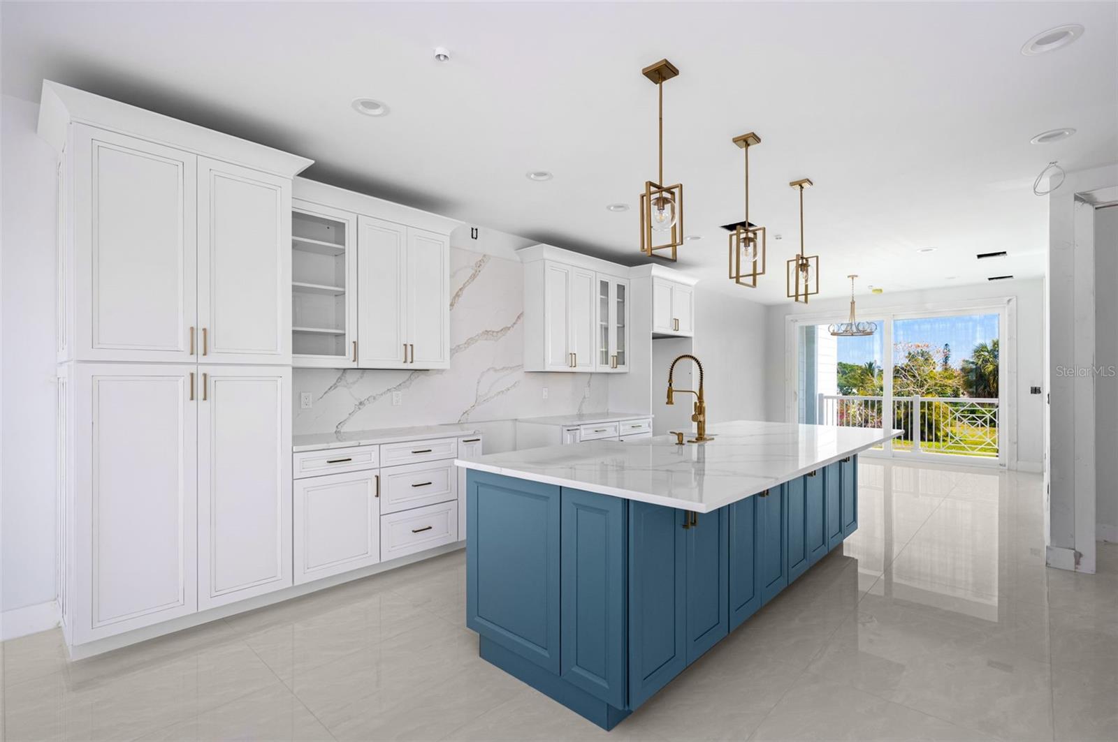 Listing photo id 2 for 107 Desota Street