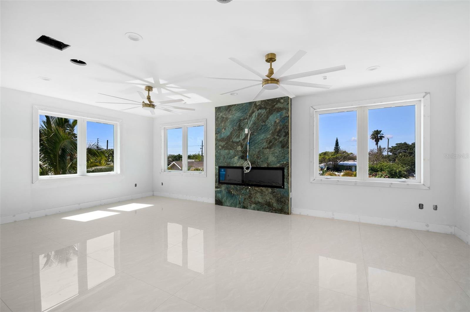 Listing photo id 3 for 107 Desota Street