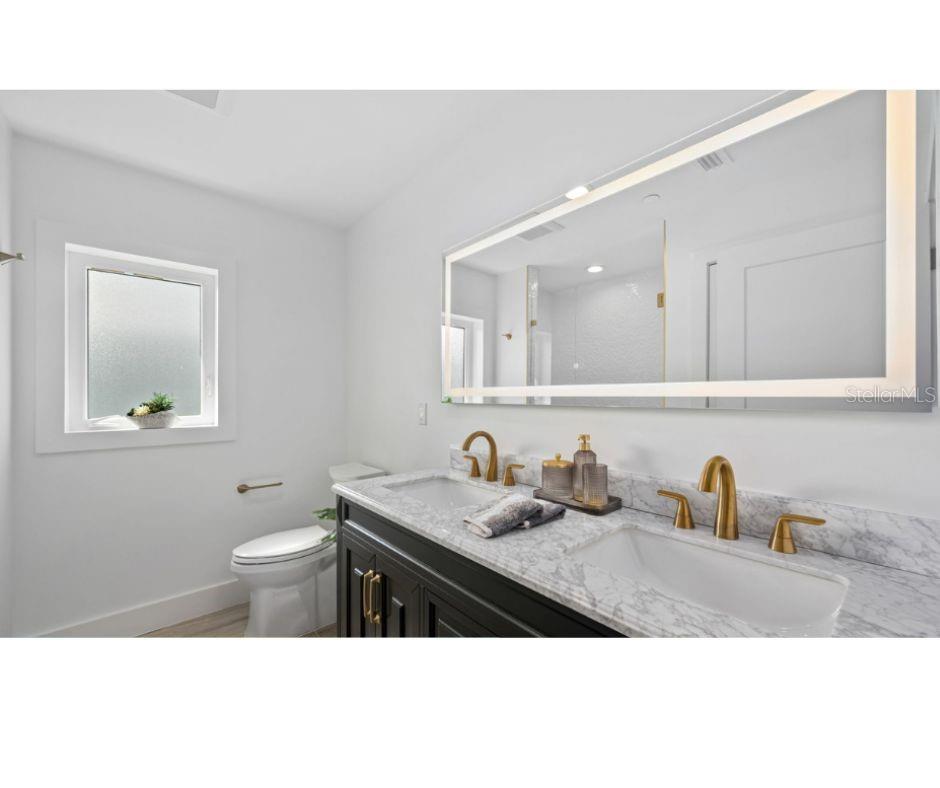 Listing photo id 5 for 107 Desota Street
