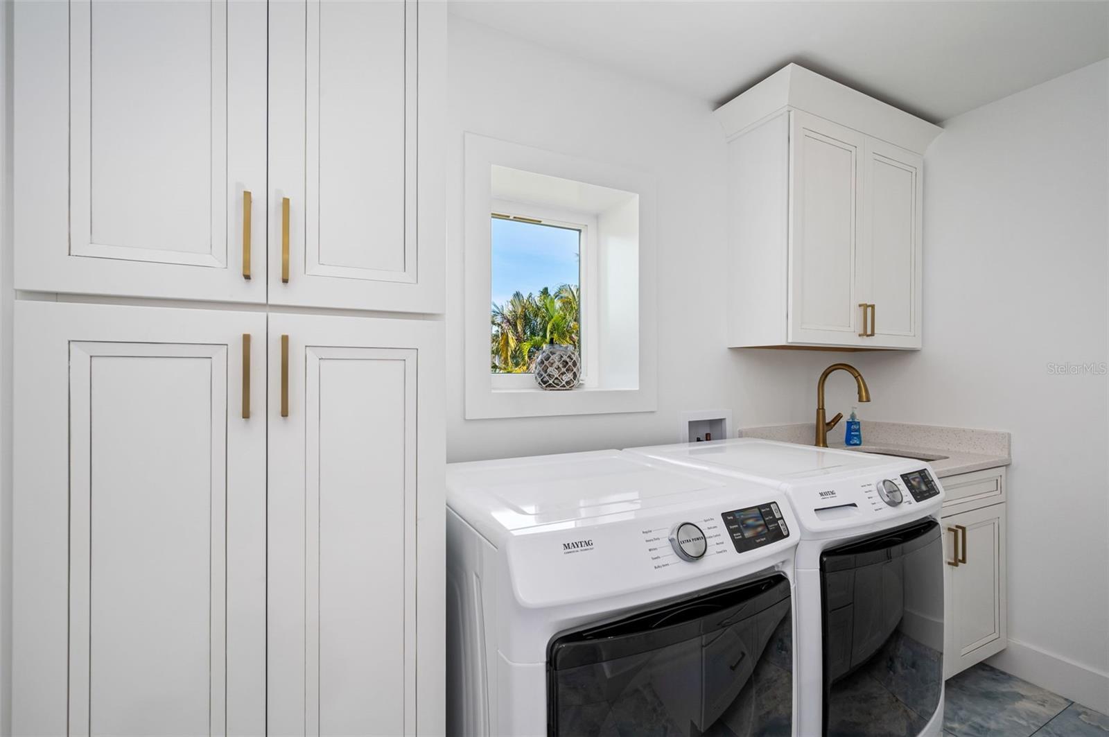 Image 9 of 37 For 523 Coral Sands Way