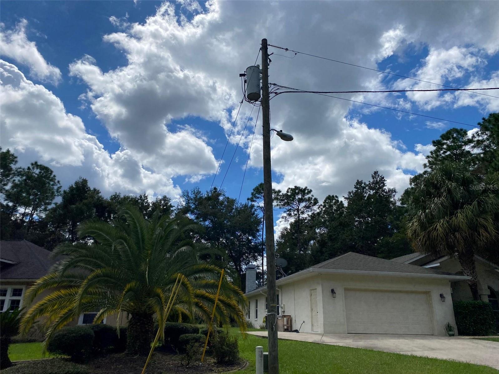 Image 7 of 19 For 425 Elgrove Drive