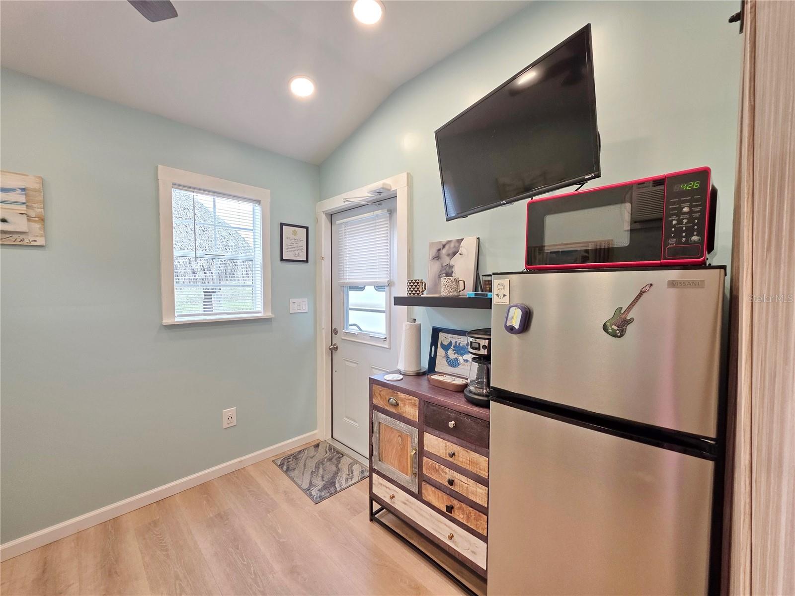 Image 10 of 31 For 3923 6th Street 143