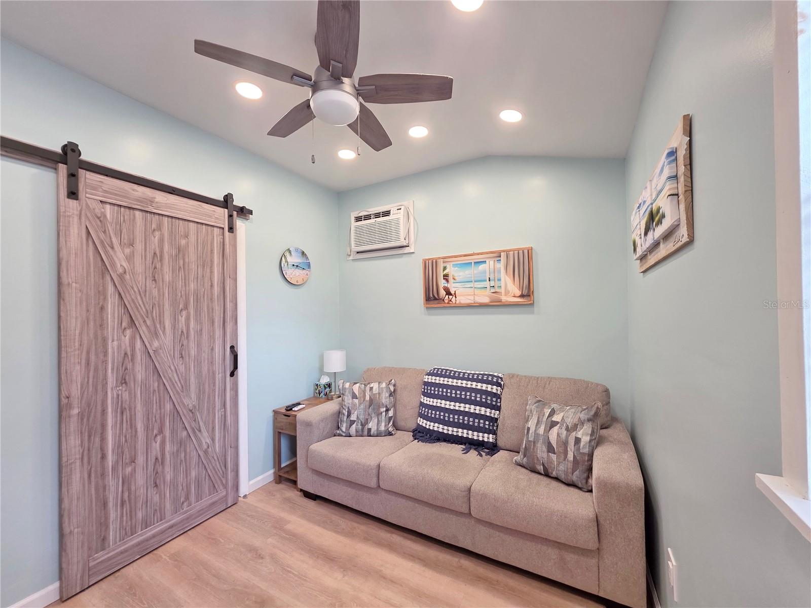 Image 12 of 31 For 3923 6th Street 143