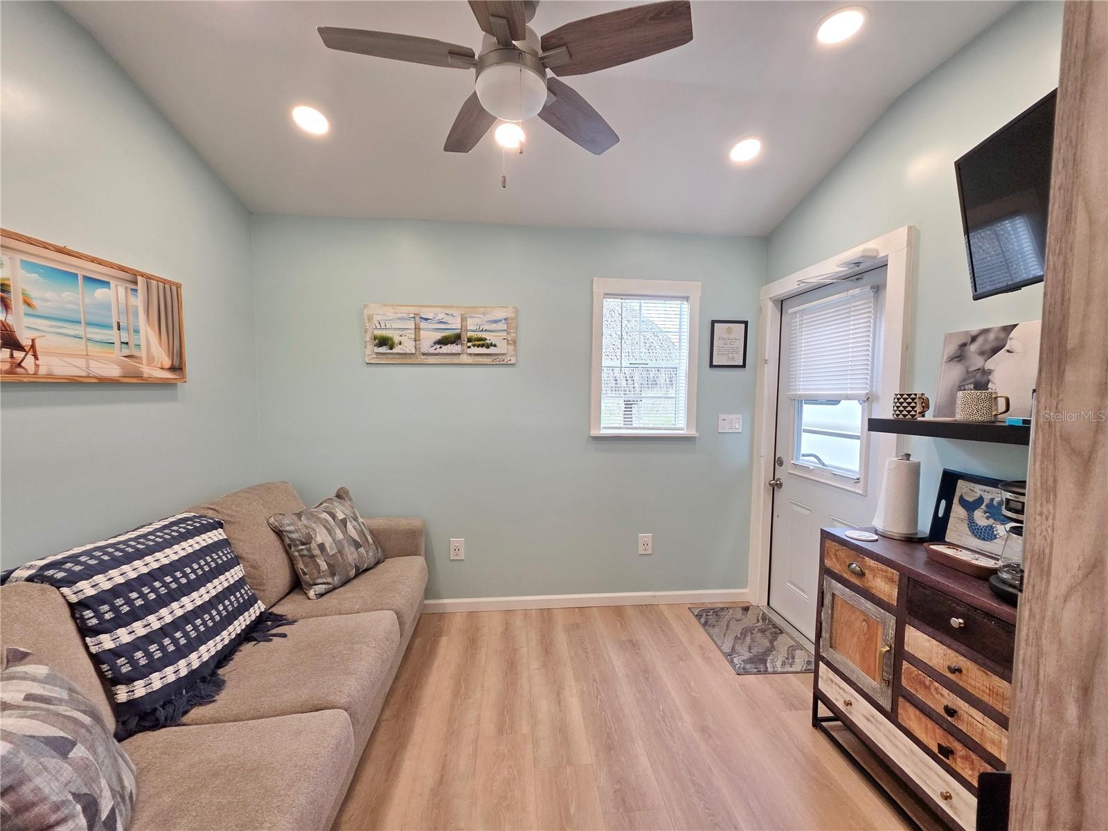 Image 16 of 31 For 3923 6th Street 143