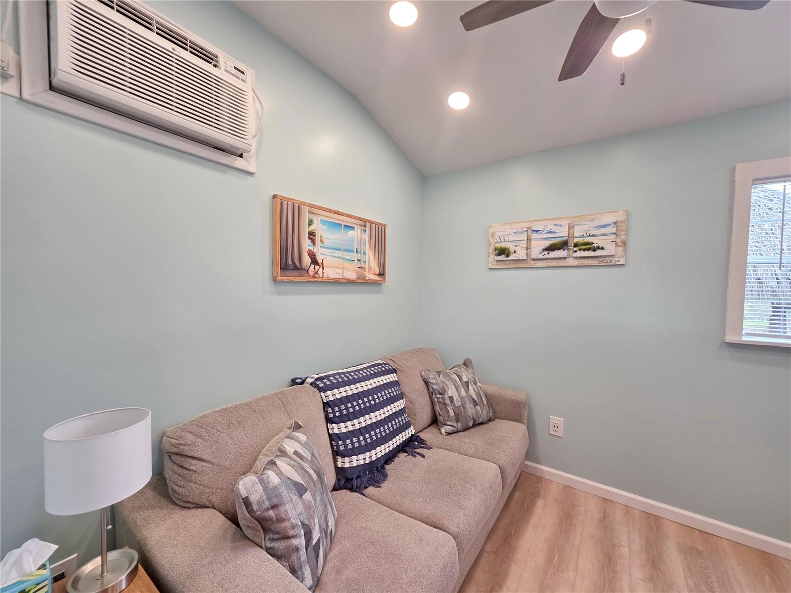 Image 9 of 31 For 3923 6th Street 143