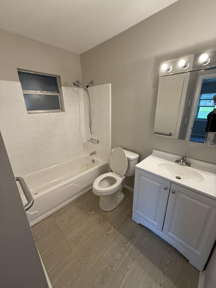 Image 10 of 18 For 595 Columbia Street